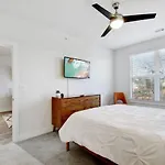 2Br Downtown Stellar View Free Parking Wifi Pool